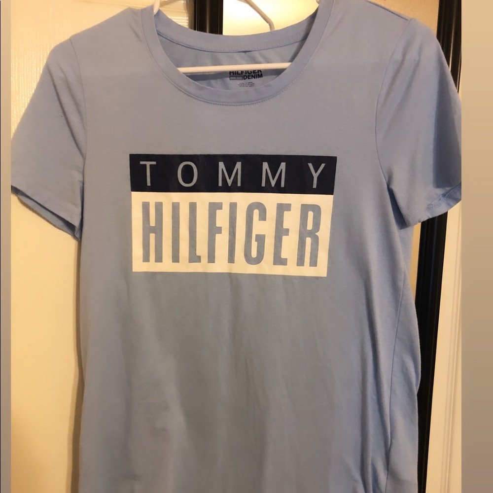 2 Tommy Hilifiger t-shirts